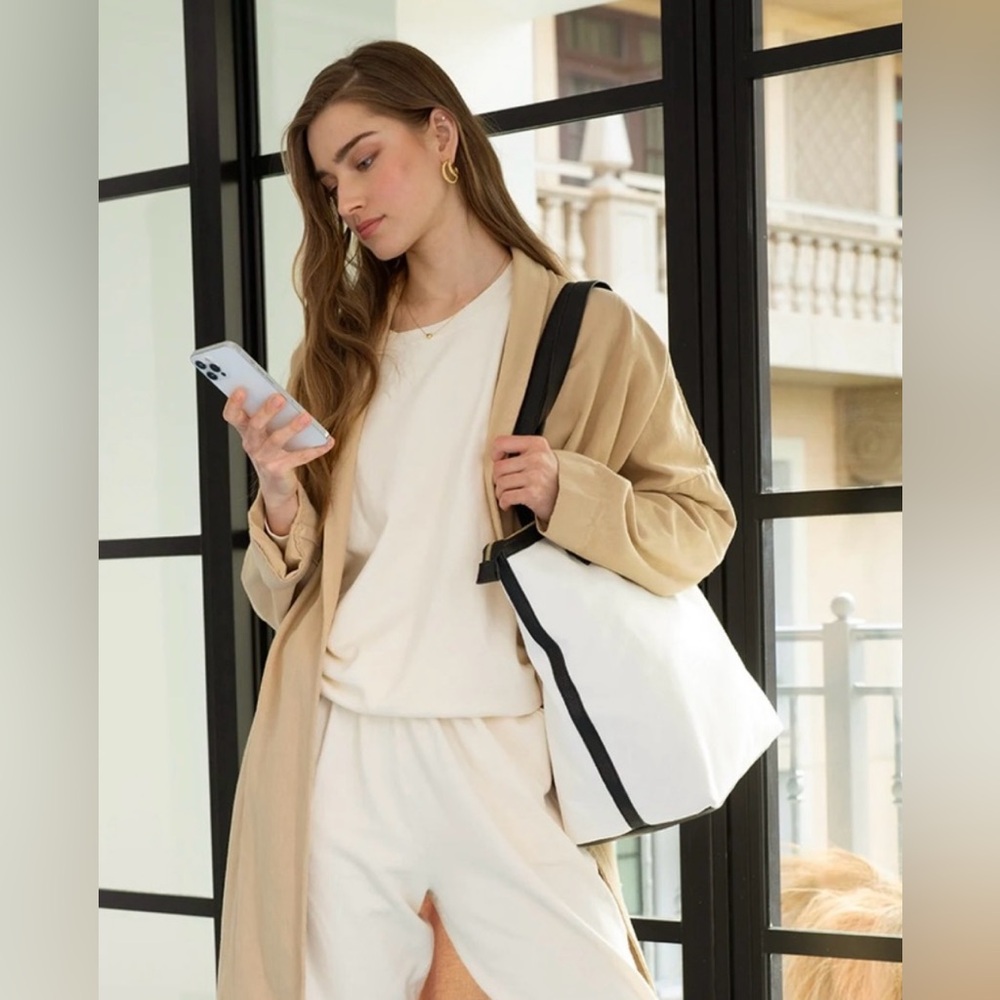 NEW |Walter Baker | Women’s  Day Tripper Tote Bag Handbag Weekender - Picture 5 of 7